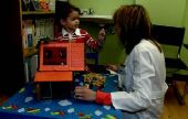 pediatras tratando a niños de la organización